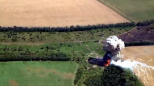 Russian Msta-S 152mm self-propelled howitzer completely destroyed by artillery