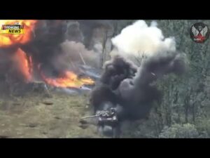 🔥 Get the latest drone war footage from Ukraine and Russia: 💥 Ukrainian drones destroyed a Russian T-72 tank, dropped grenades on Russian soldiers in foxholes, and made gains against Putin's forces. 📹 Watch the videos and learn more here.