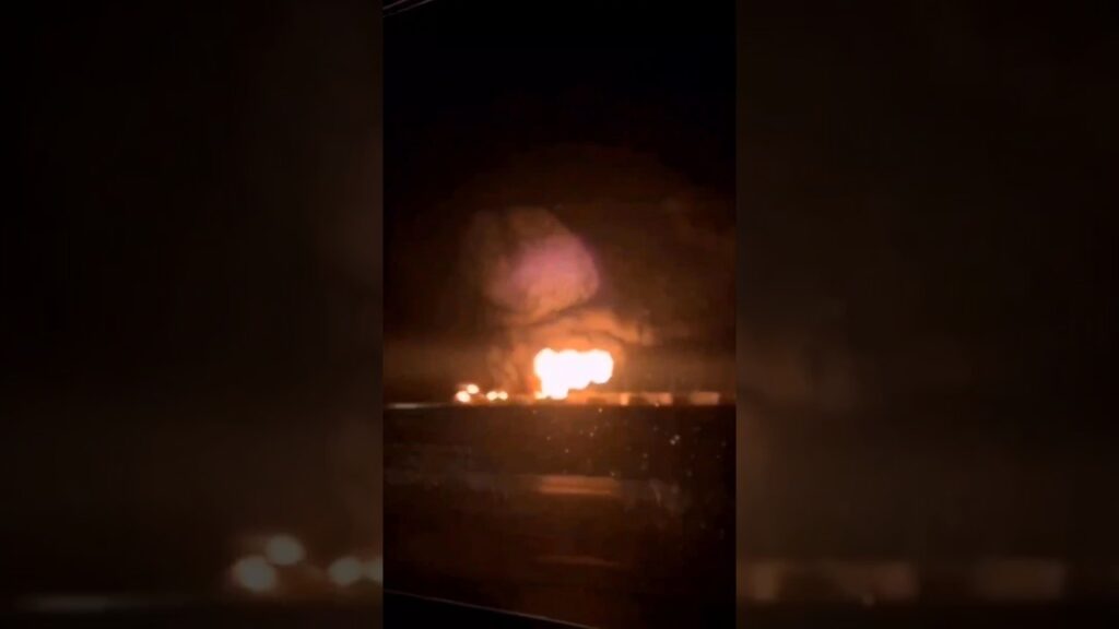🔥 Drone strikes ignite Rostov oil depot!  Witness raw footage & analyze Ukraine's escalating drone warfare.  Uncover the implications—click to learn more! 🇺🇦🇷🇺