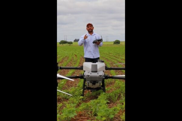 DJI Agras drones are revolutionizing farming!  Precision spraying & AI power. Click to explore the future of agriculture!