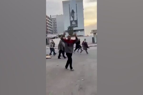 Witness Syria's rebirth! Assad's regime falls. Prisoners freed, a nation rejoices. See the raw emotion, the hope. Click to explore a new dawn.