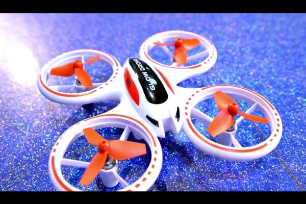 Unleash cool drone tricks!  Master aerial artistry & film like a pro. Click to elevate your skills!