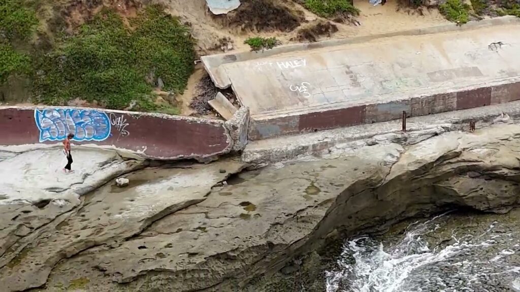 Drones EXPOSE all in Chicago police chases!  Witness real-time aerial views & tactical advantages.  See how drones are changing law enforcement.